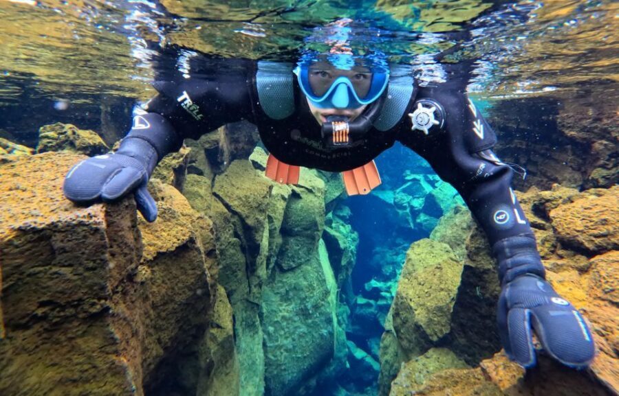 Silfra: Fissure Snorkeling Tour with Underwater Photos - Guides and Small Group Size: Why Max 6 Matters