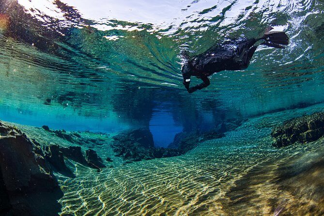 Silfra: Snorkeling Between Tectonic Plates - Meet on Location - The gearing-up briefing: what makes it feel safe, not scary