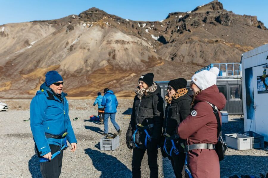 Skaftafell National Park: Falljokull Glacier Easy Hike - Safety briefing at Vatnajökull National Park: the key step you feel later