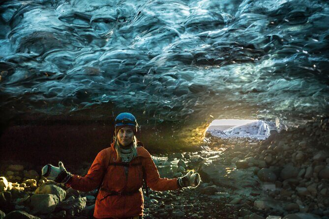 Small-Group Ice Cave Tour from Jökulsárlón - Inside the Ice Cave: 30 to 40 Minutes of Blue Ice and Clever Photo Tips