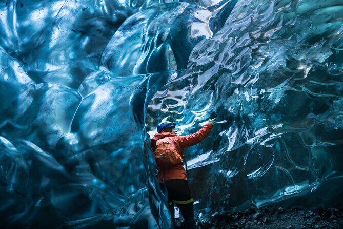 Small-Group Ice Cave Tour from Jökulsárlón - Shared Space, Small Group Care: How Guides Manage Crowds