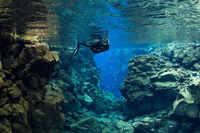 Snorkel the Silfra Fissure-Meet on Location (Free Photos & Cocoa) - Guides that show up in reviews (and what you can learn from them)