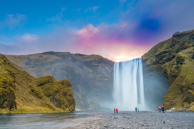 South Coast Iceland from Reykjavik with Guide & Touchscreen Audio - Vík: the lunch and town break that keeps the day human