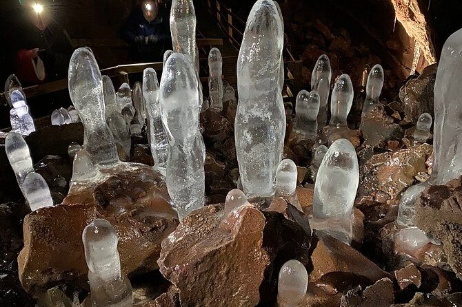 The Cave Explorer - What happens inside the lava tube during your 1.5-hour walk