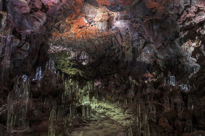 The Lava Tunnel Tour - Raufarhólshellir - Photography and the darkness trick (use your lamp right)