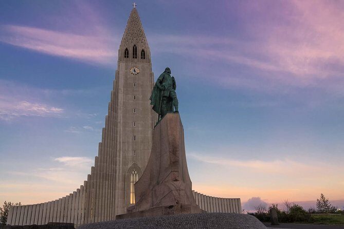 Walking tour of Reykjavik city - Stop 1: Arnarhóll Statue and the Early Iceland Setup